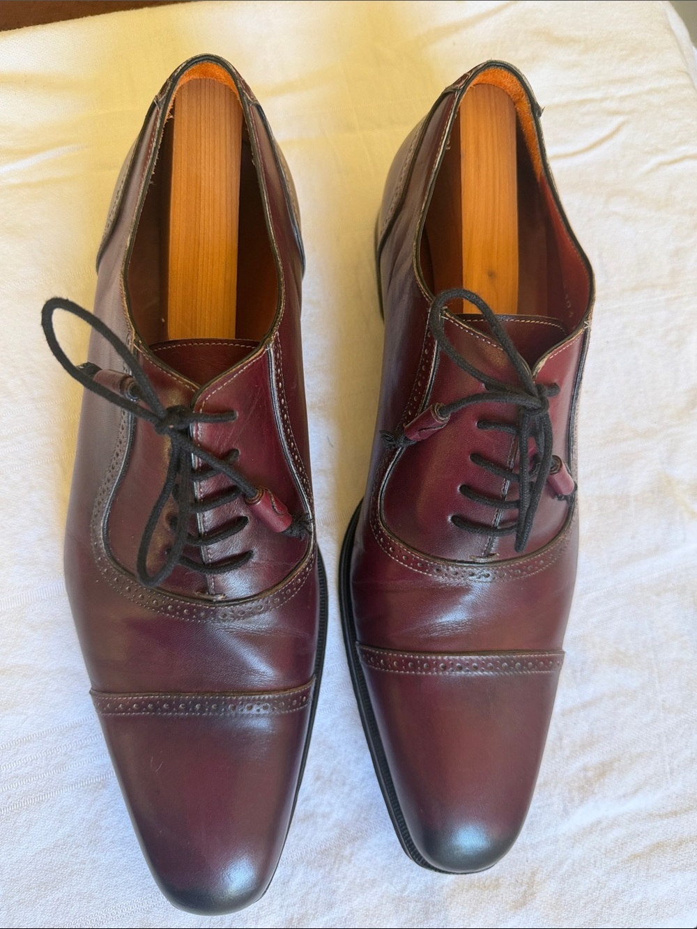 Mezlan Men’s Burgundy Leather Cap-Toe Oxfords